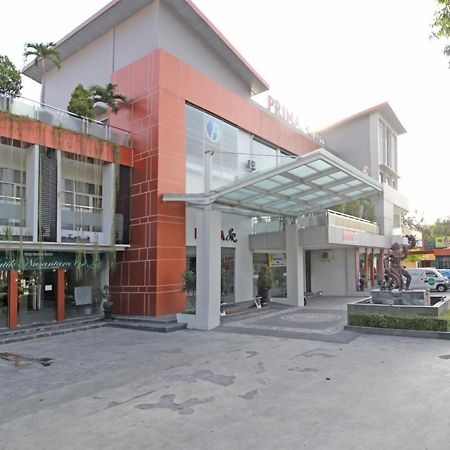 เรดดอร์ซ พรีเมียม เนียร์ สเลมัน ซิตี้ฮอลล์ Hotel ยอกยาการ์ตา ภายนอก รูปภาพ