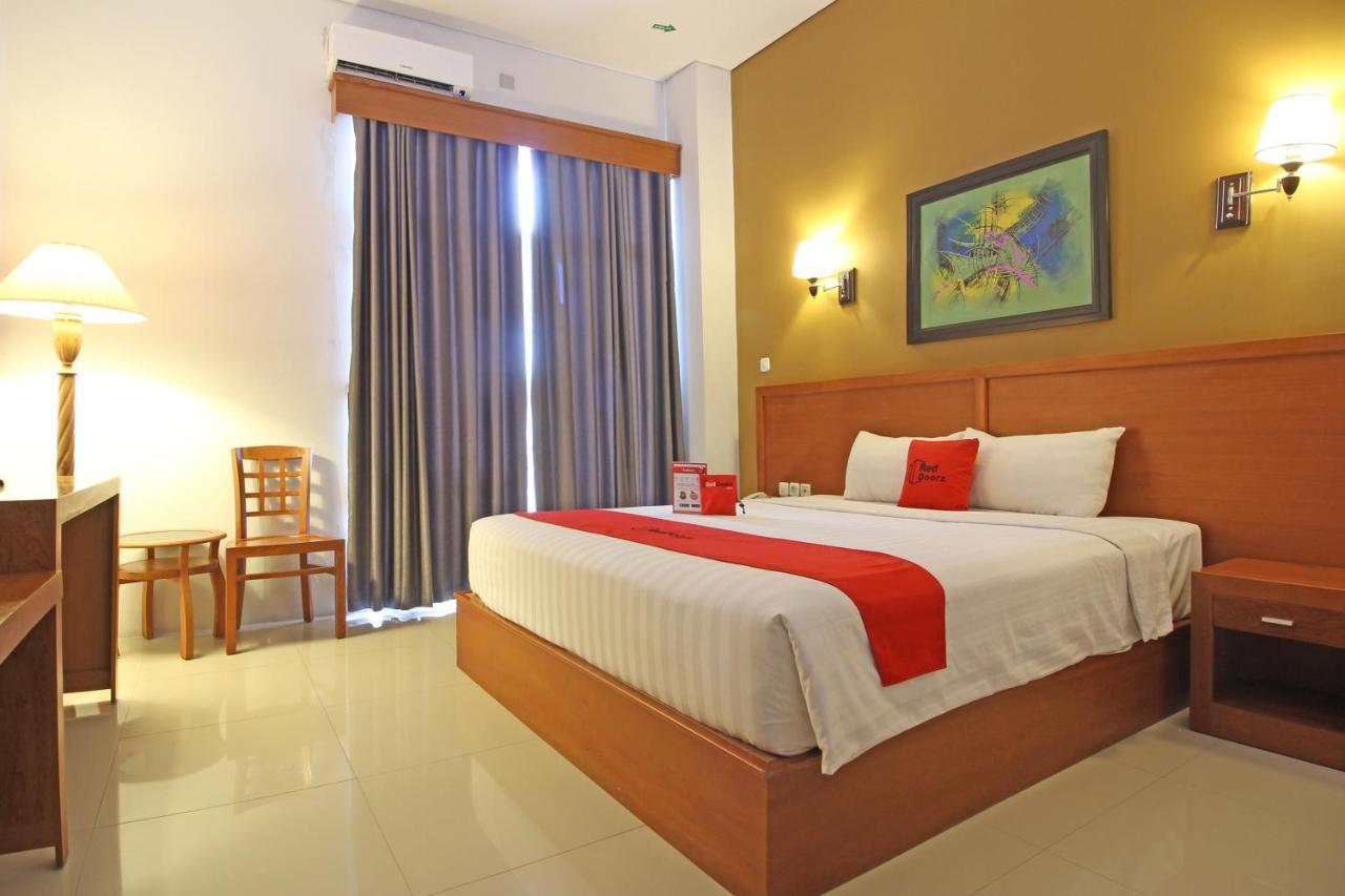 เรดดอร์ซ พรีเมียม เนียร์ สเลมัน ซิตี้ฮอลล์ Hotel ยอกยาการ์ตา ภายนอก รูปภาพ