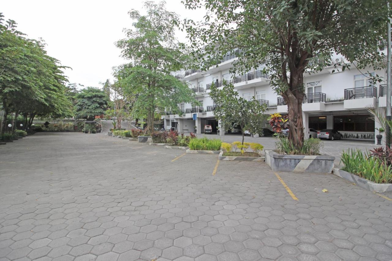 เรดดอร์ซ พรีเมียม เนียร์ สเลมัน ซิตี้ฮอลล์ Hotel ยอกยาการ์ตา ภายนอก รูปภาพ