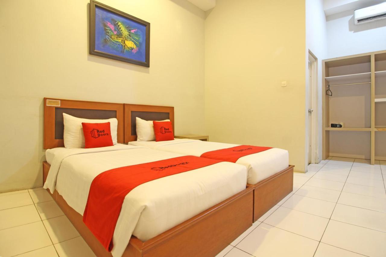 เรดดอร์ซ พรีเมียม เนียร์ สเลมัน ซิตี้ฮอลล์ Hotel ยอกยาการ์ตา ภายนอก รูปภาพ
