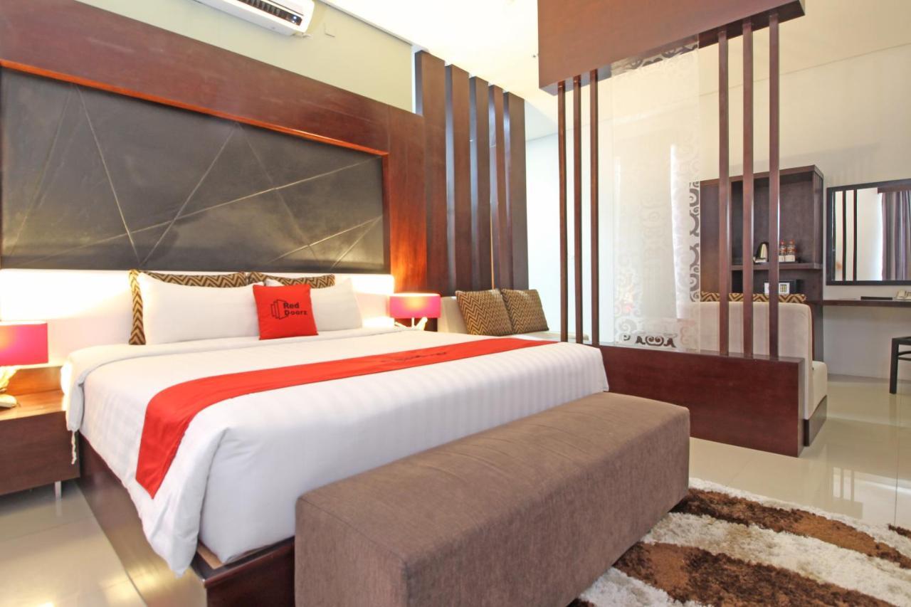 เรดดอร์ซ พรีเมียม เนียร์ สเลมัน ซิตี้ฮอลล์ Hotel ยอกยาการ์ตา ภายนอก รูปภาพ