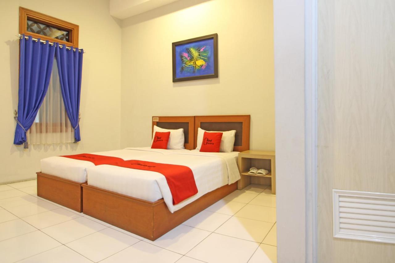 เรดดอร์ซ พรีเมียม เนียร์ สเลมัน ซิตี้ฮอลล์ Hotel ยอกยาการ์ตา ภายนอก รูปภาพ
