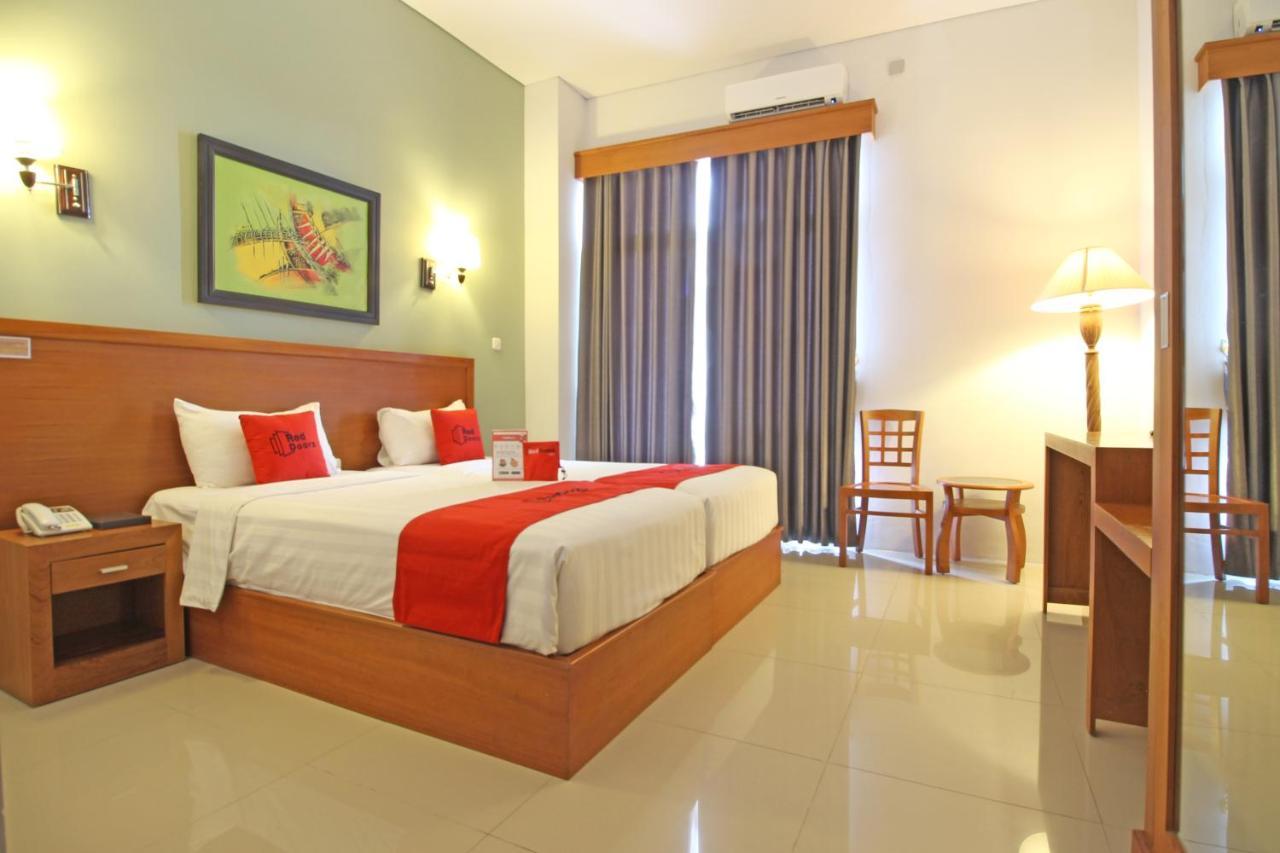 เรดดอร์ซ พรีเมียม เนียร์ สเลมัน ซิตี้ฮอลล์ Hotel ยอกยาการ์ตา ภายนอก รูปภาพ